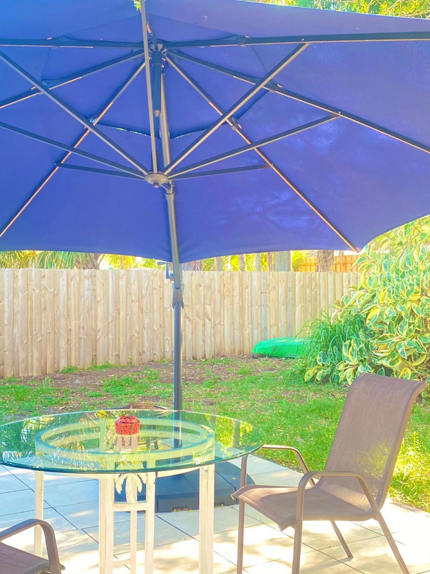 Cozy Only 10 Minutes By Car Of Siesta Key Apartment Sarasota